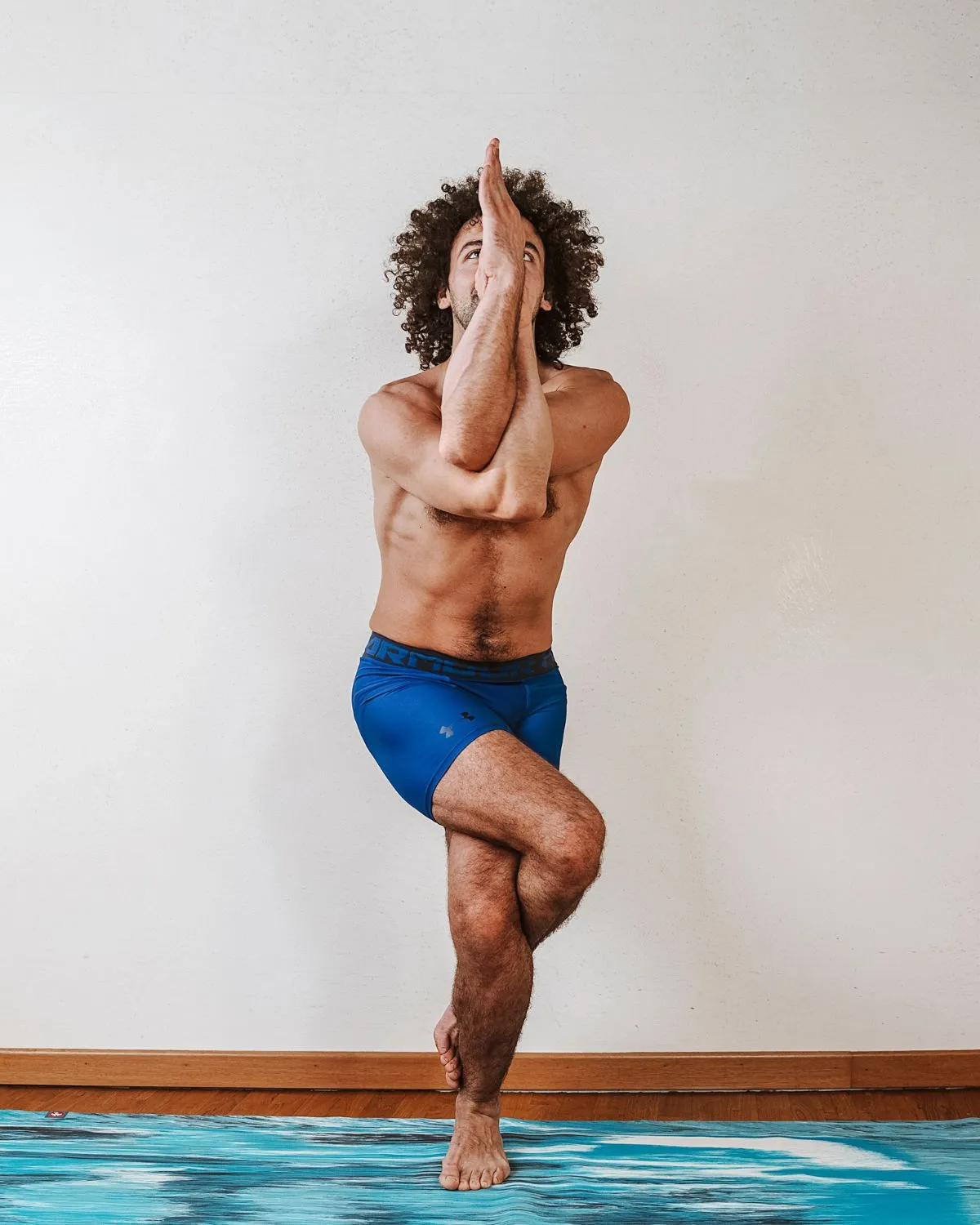 Andrea Michielan durante un incontro di yoga